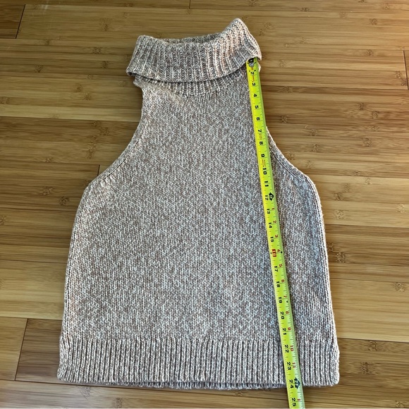 Madewell Wool Blend Turtleneck Cutaway Sweater-Vest Tan Cream - Medium - Picture 12 of 13